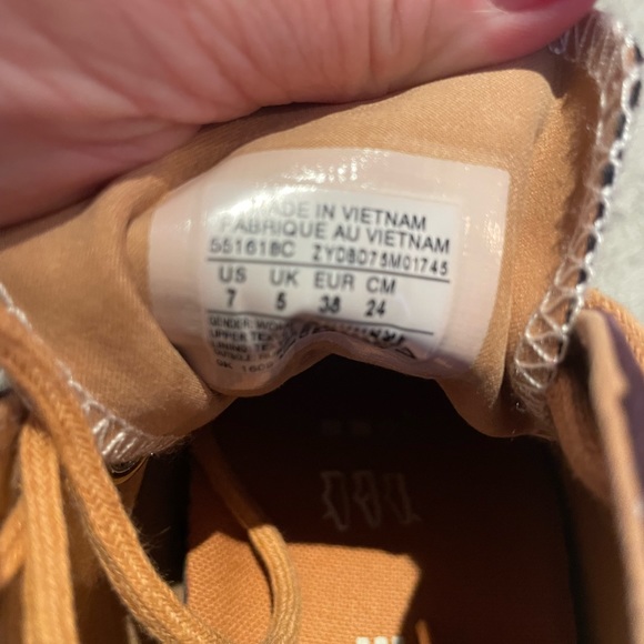 RARE FIND! Converse platforms! Only worn once. - Picture 5 of 6